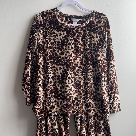 Leopard Print Pajamas Super Soft Size Large - Picture 2 of 6